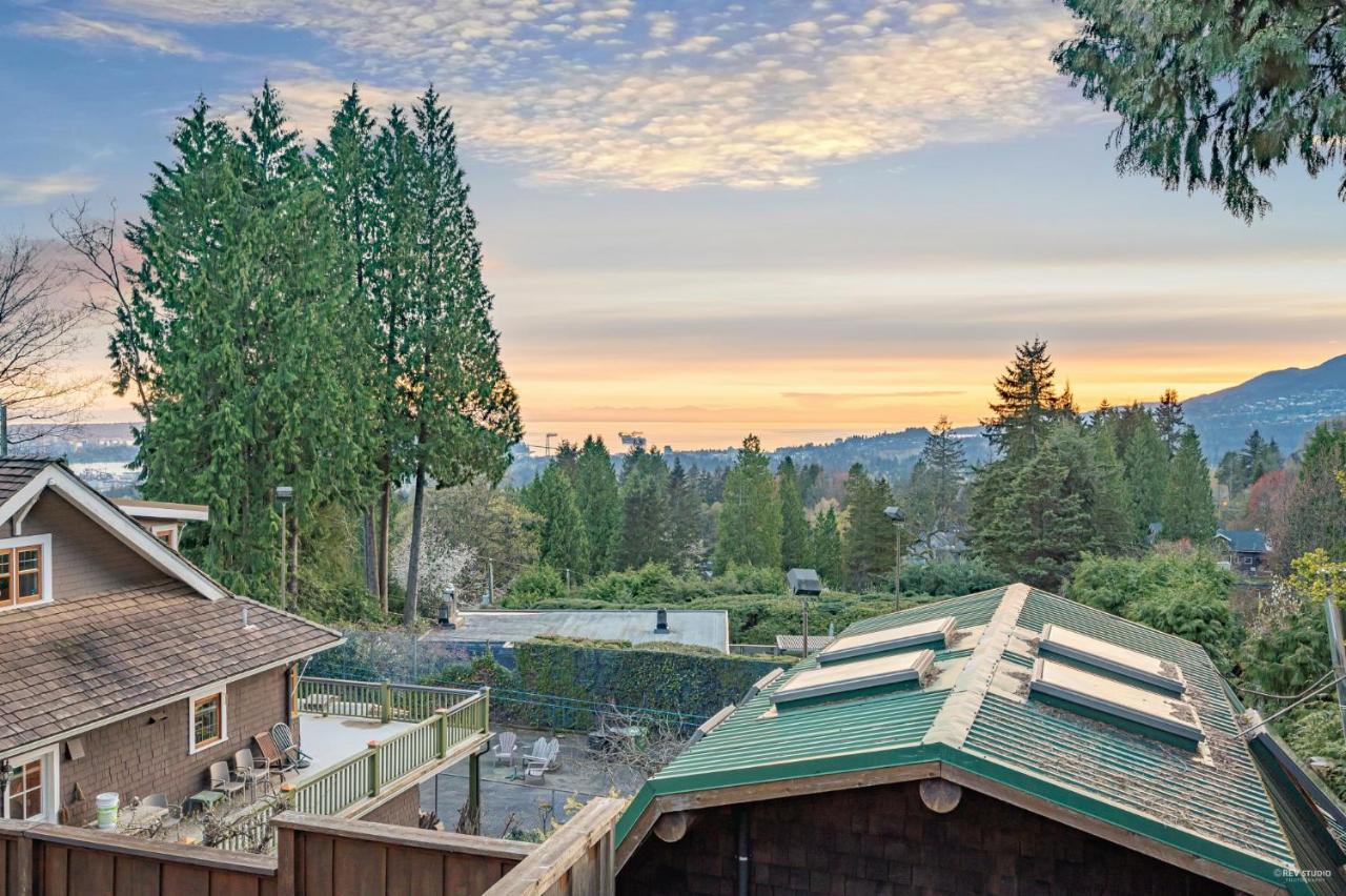 Grouse Cheerful Large Private Bedroom, Bath, Shared Deck, Pool, Hot Tub North Vancouver Dış mekan fotoğraf
