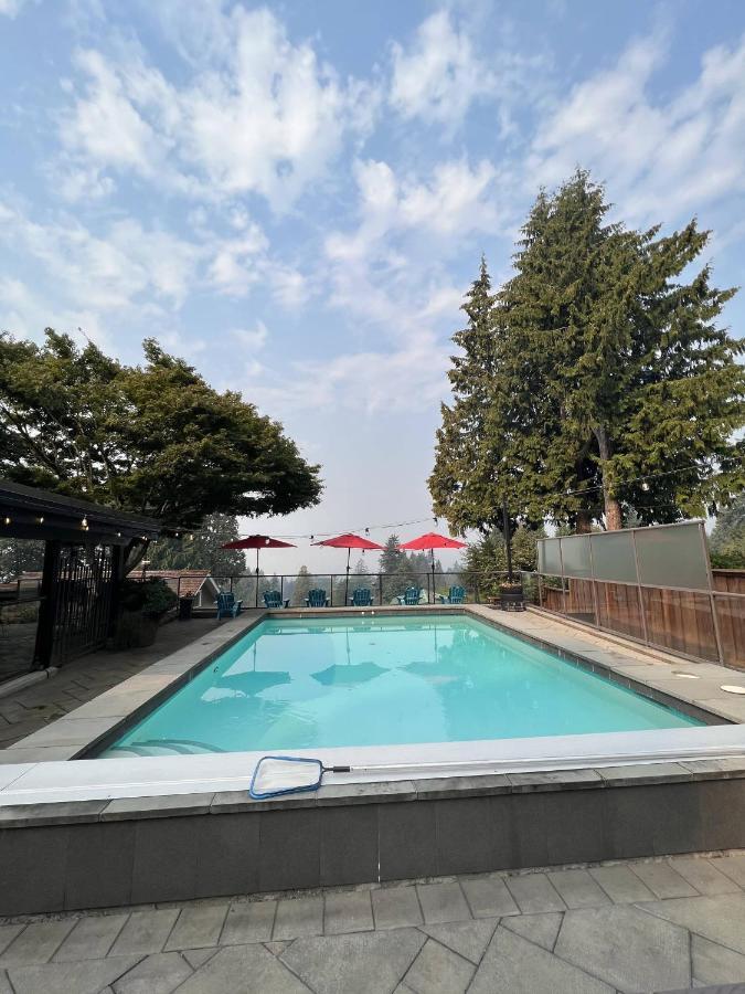 Grouse Cheerful Large Private Bedroom, Bath, Shared Deck, Pool, Hot Tub North Vancouver Dış mekan fotoğraf
