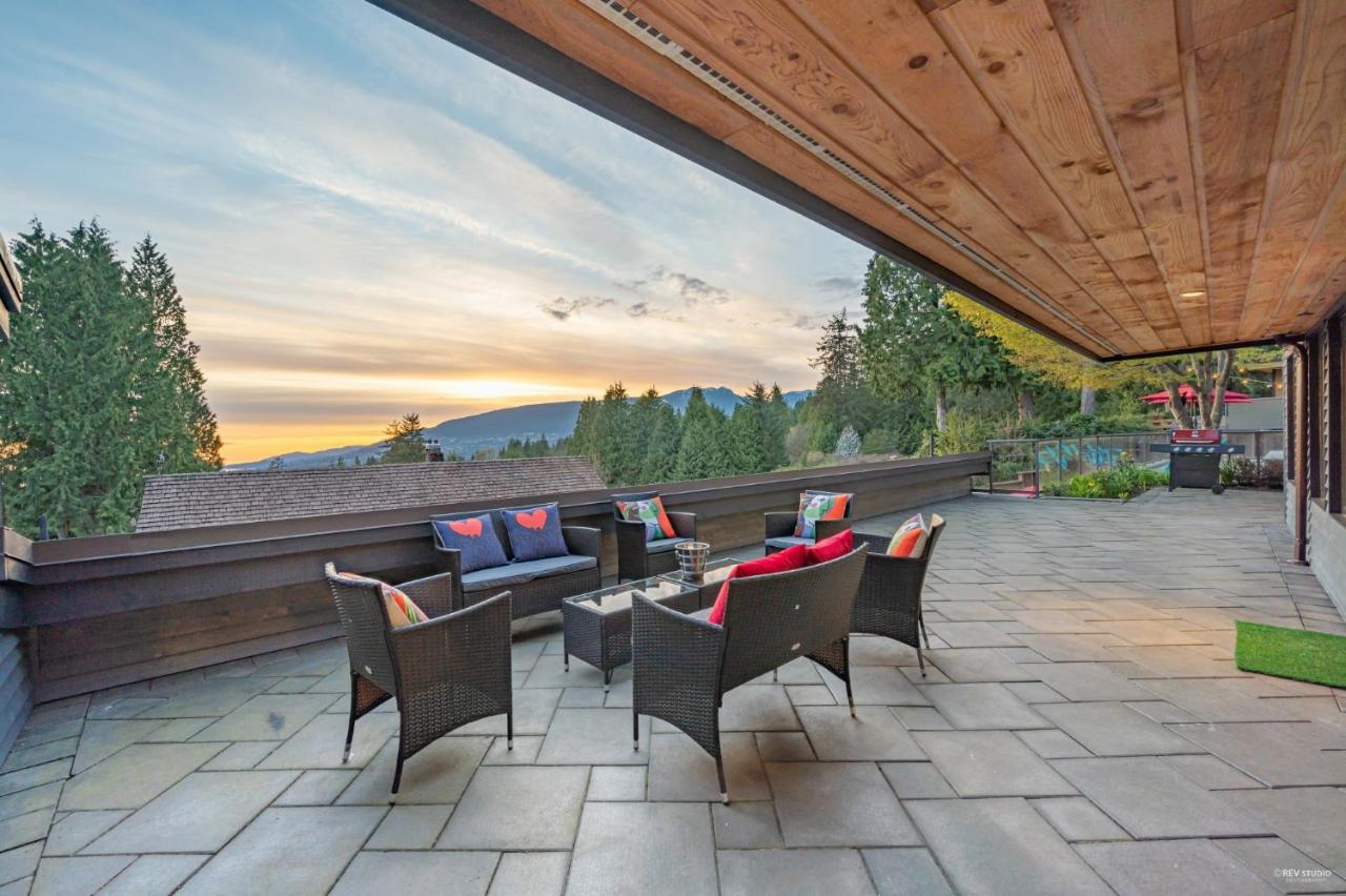 Grouse Cheerful Large Private Bedroom, Bath, Shared Deck, Pool, Hot Tub North Vancouver Dış mekan fotoğraf