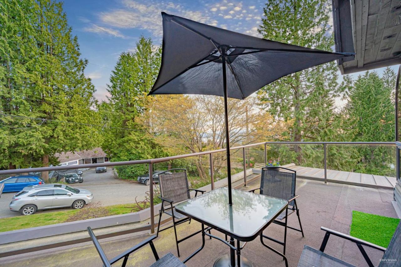 Grouse Cheerful Large Private Bedroom, Bath, Shared Deck, Pool, Hot Tub North Vancouver Dış mekan fotoğraf