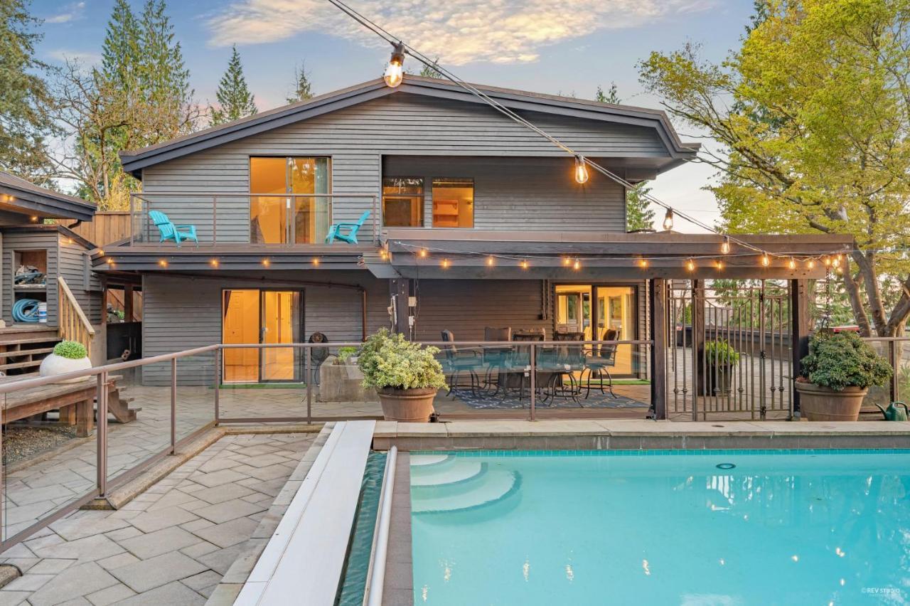 Grouse Cheerful Large Private Bedroom, Bath, Shared Deck, Pool, Hot Tub North Vancouver Dış mekan fotoğraf