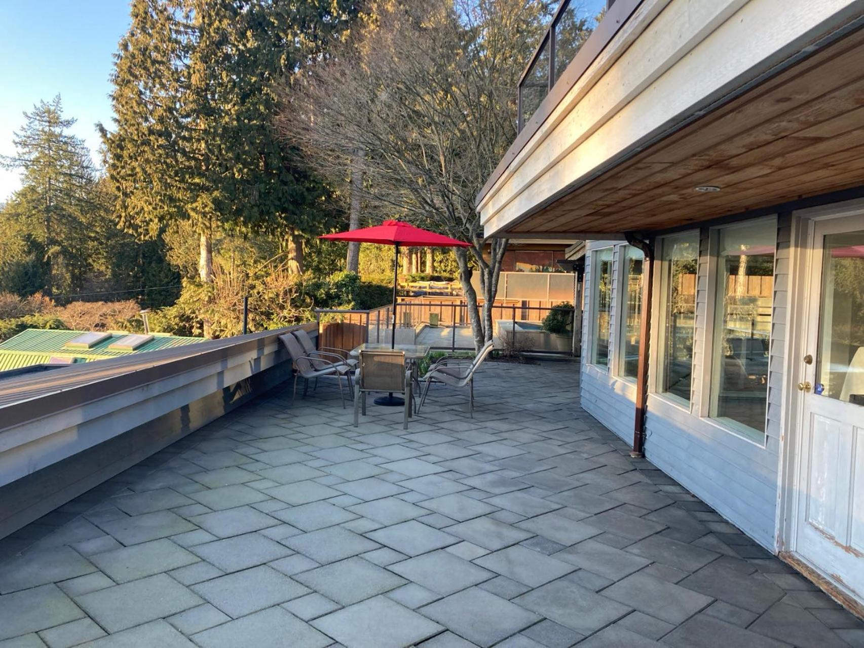 Grouse Cheerful Large Private Bedroom, Bath, Shared Deck, Pool, Hot Tub North Vancouver Dış mekan fotoğraf