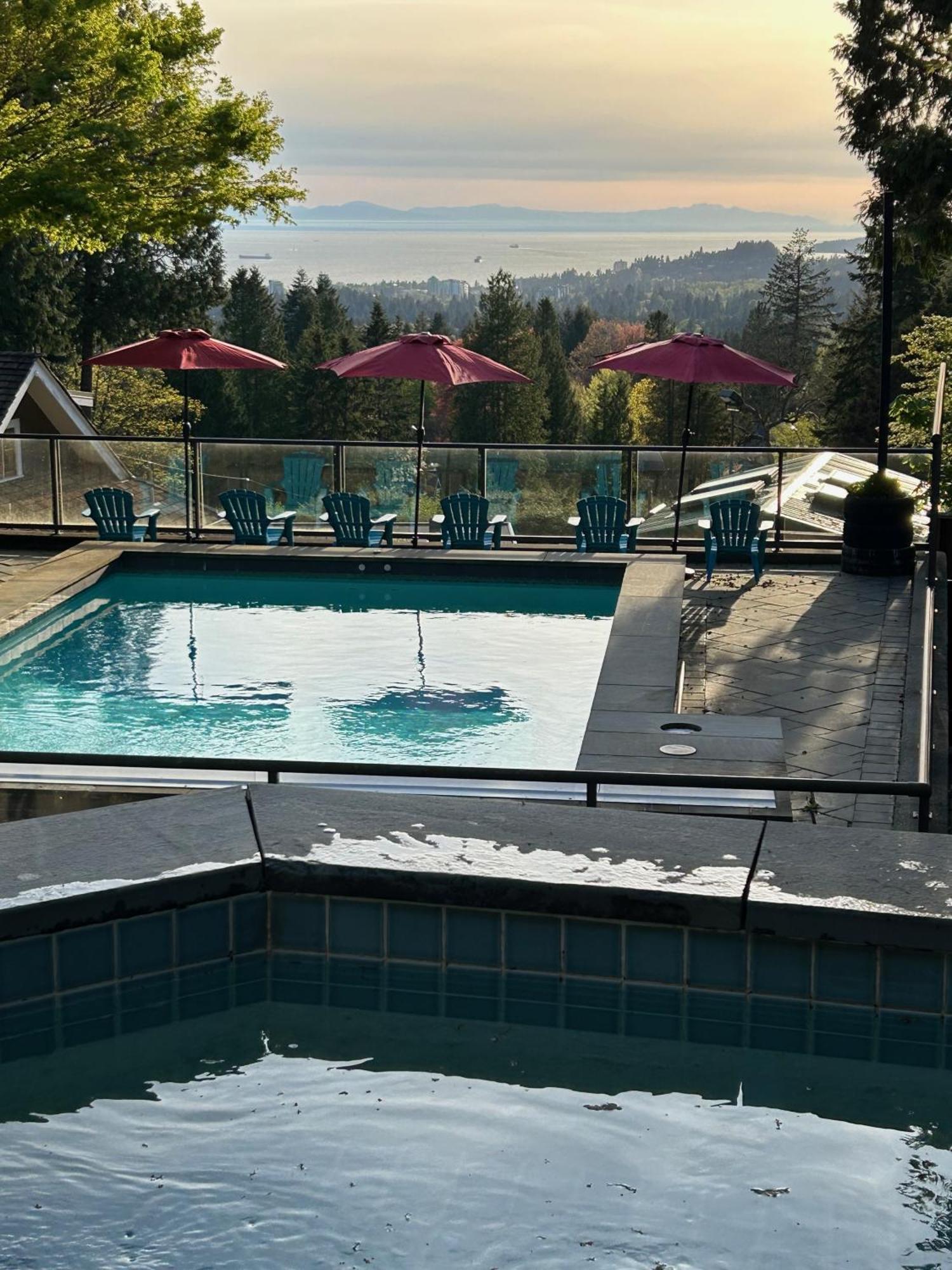 Grouse Cheerful Large Private Bedroom, Bath, Shared Deck, Pool, Hot Tub North Vancouver Dış mekan fotoğraf