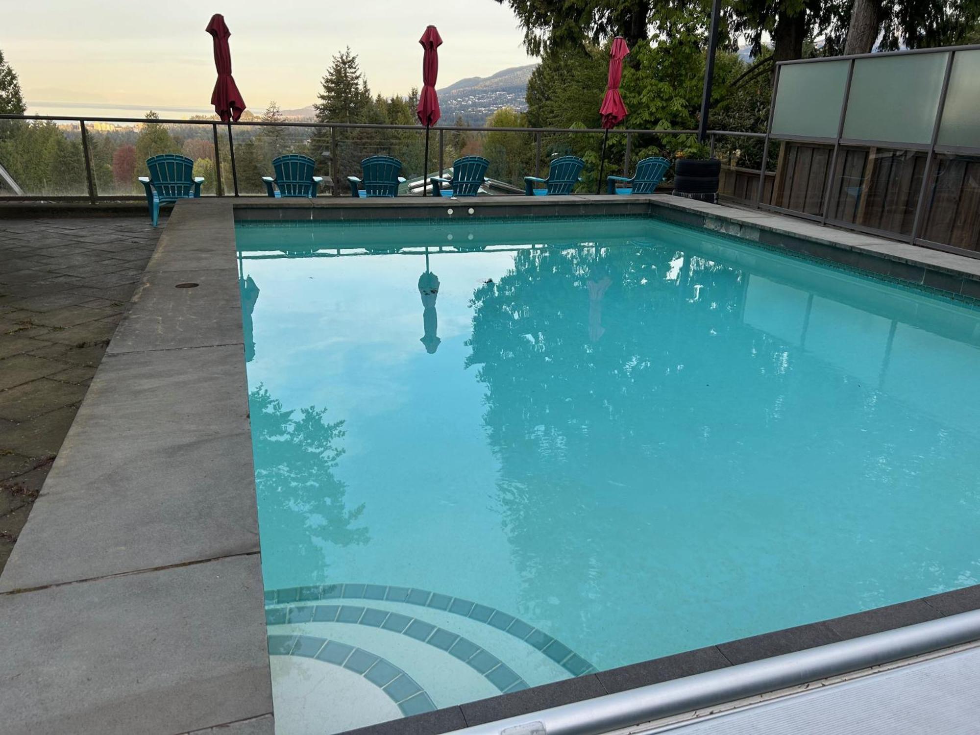 Grouse Cheerful Large Private Bedroom, Bath, Shared Deck, Pool, Hot Tub North Vancouver Dış mekan fotoğraf