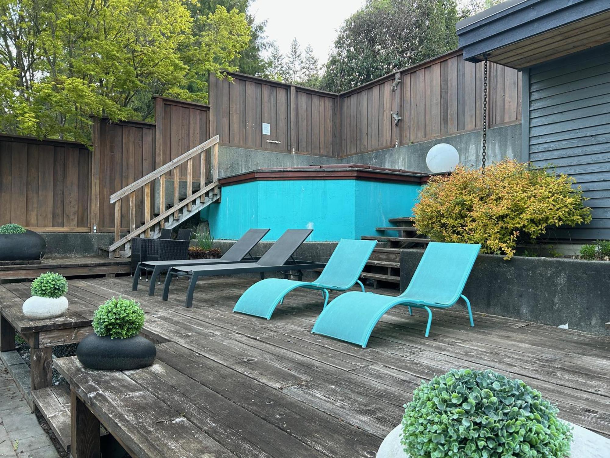 Grouse Cheerful Large Private Bedroom, Bath, Shared Deck, Pool, Hot Tub North Vancouver Dış mekan fotoğraf