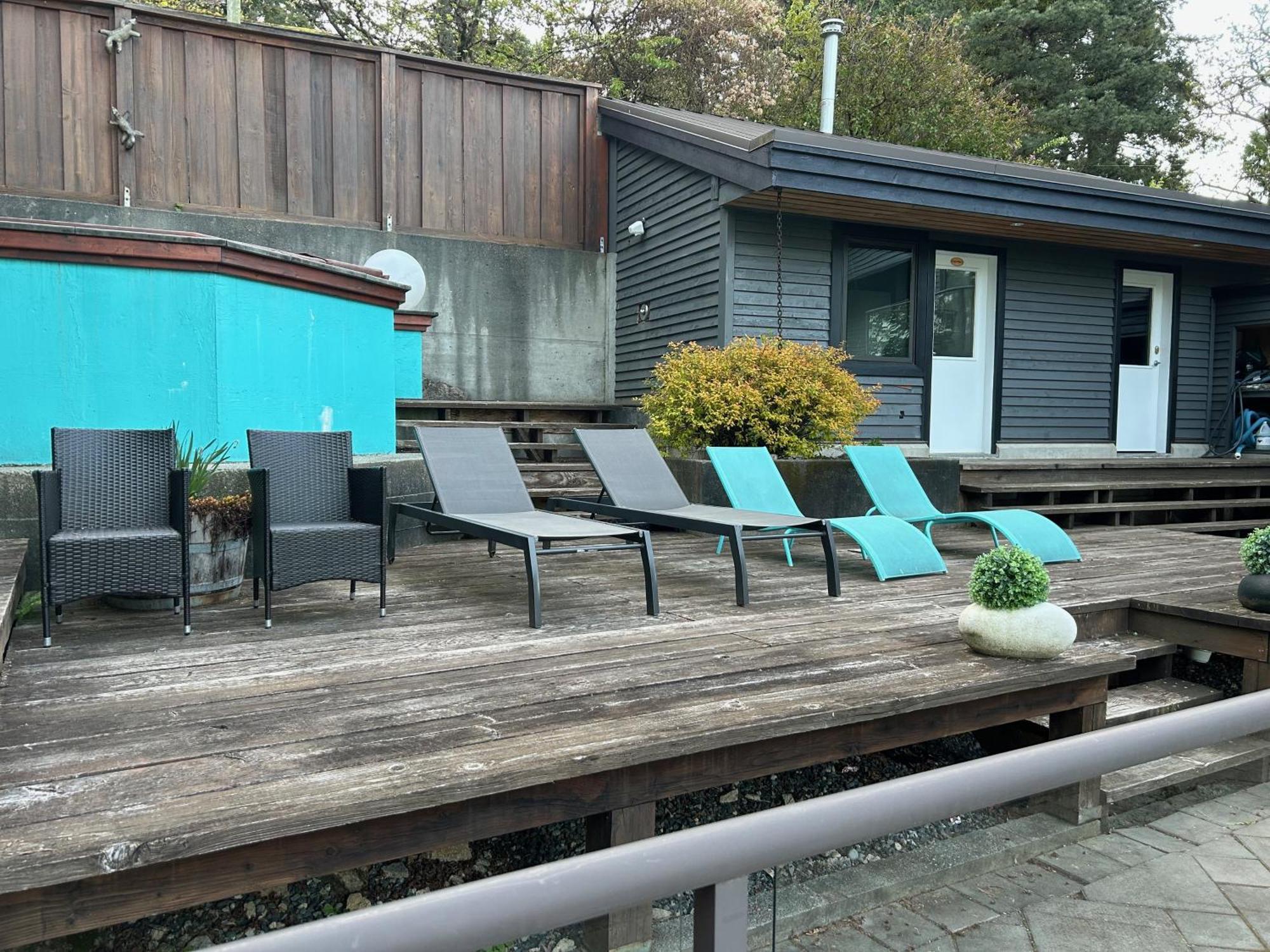 Grouse Cheerful Large Private Bedroom, Bath, Shared Deck, Pool, Hot Tub North Vancouver Dış mekan fotoğraf
