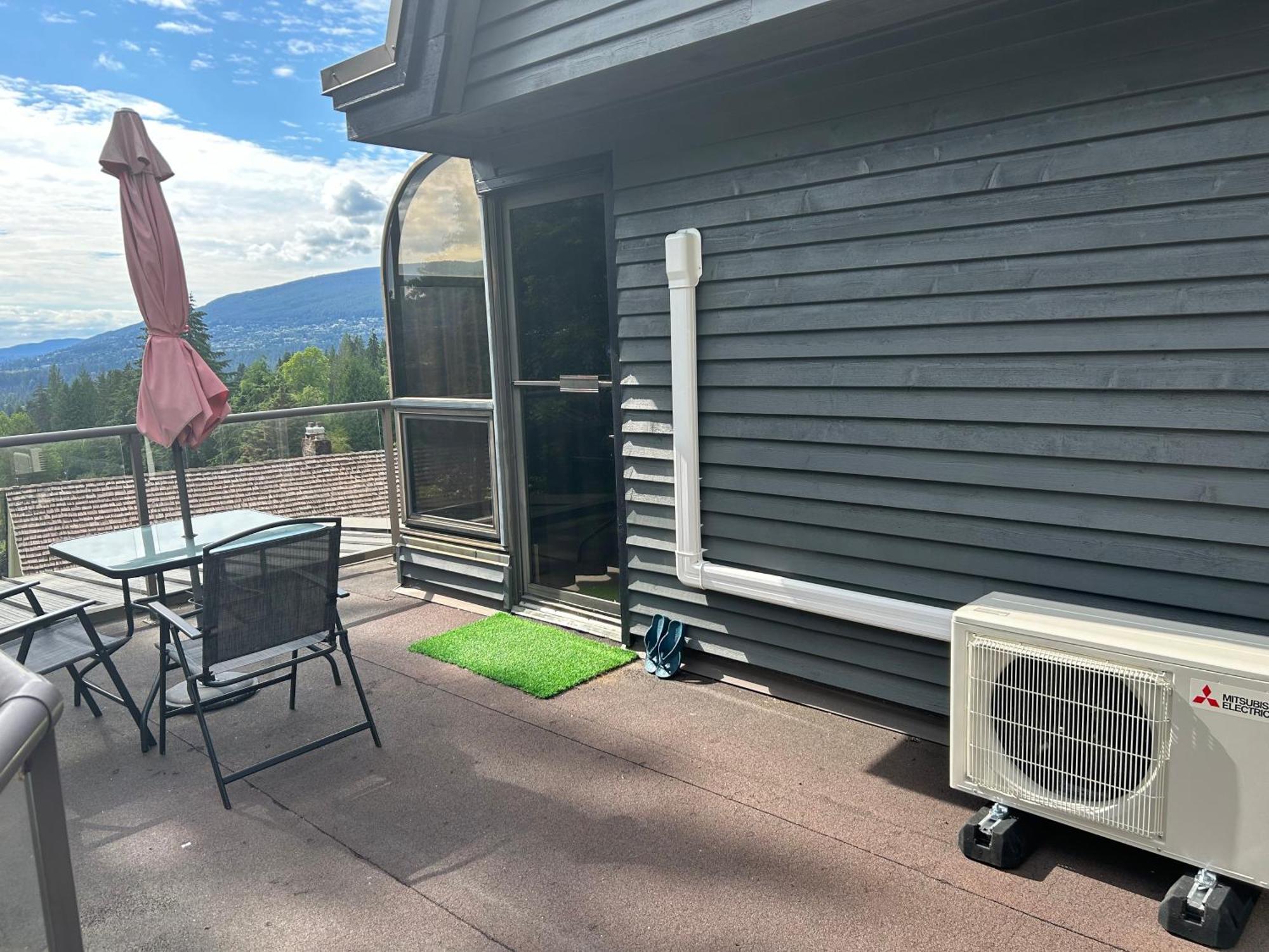 Grouse Cheerful Large Private Bedroom, Bath, Shared Deck, Pool, Hot Tub North Vancouver Dış mekan fotoğraf