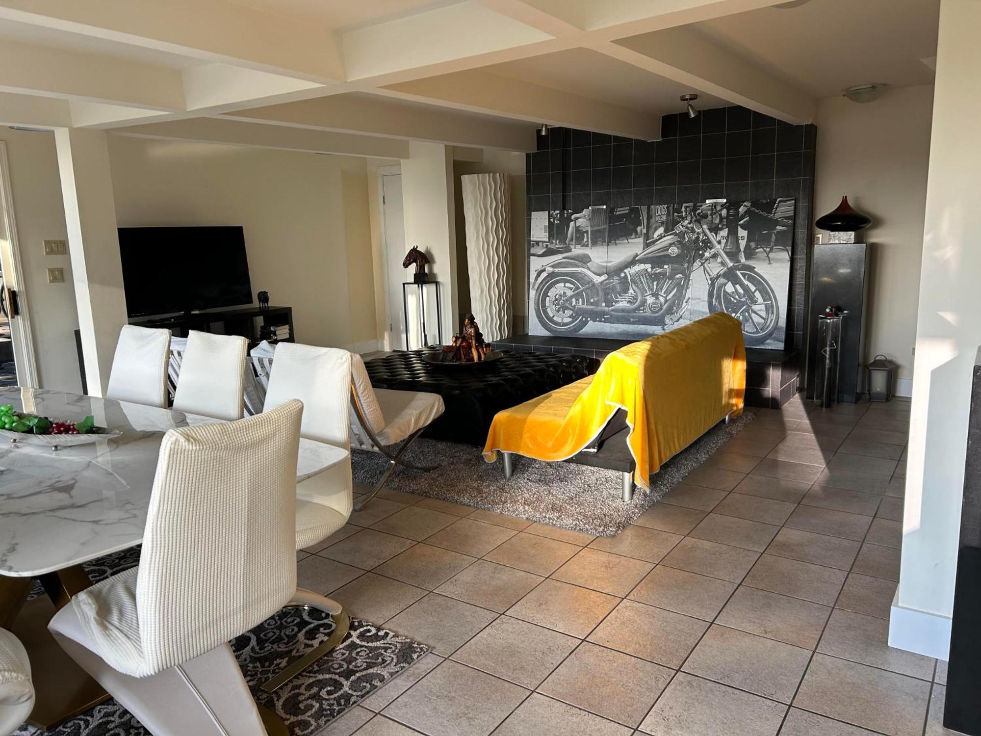Grouse Cheerful Large Private Bedroom, Bath, Shared Deck, Pool, Hot Tub North Vancouver Dış mekan fotoğraf