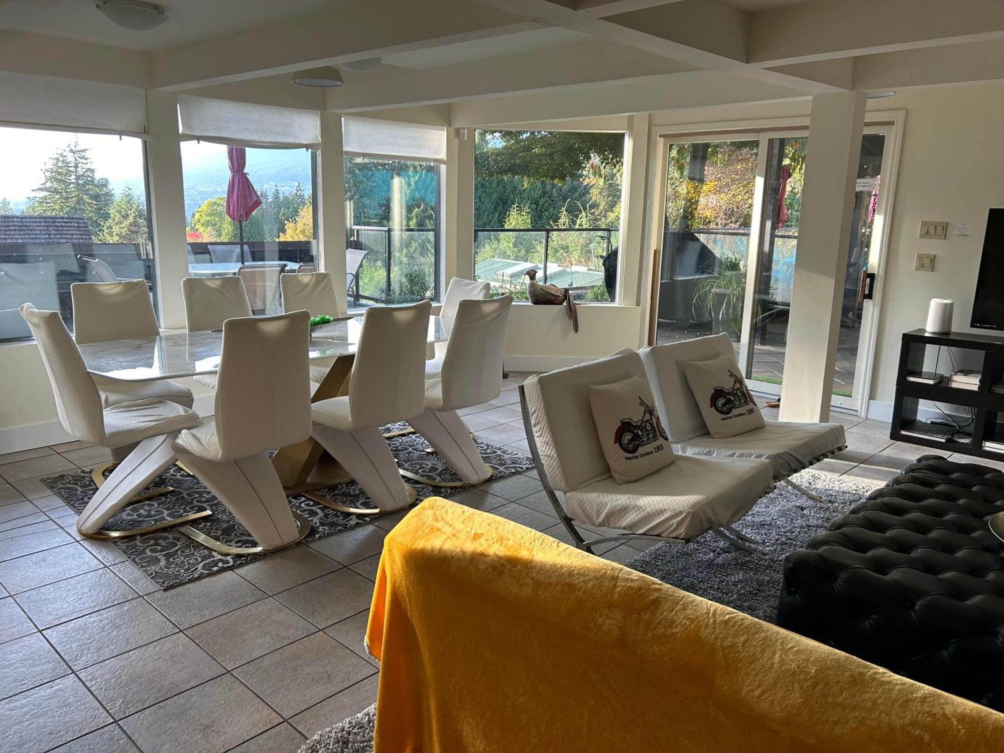 Grouse Cheerful Large Private Bedroom, Bath, Shared Deck, Pool, Hot Tub North Vancouver Dış mekan fotoğraf