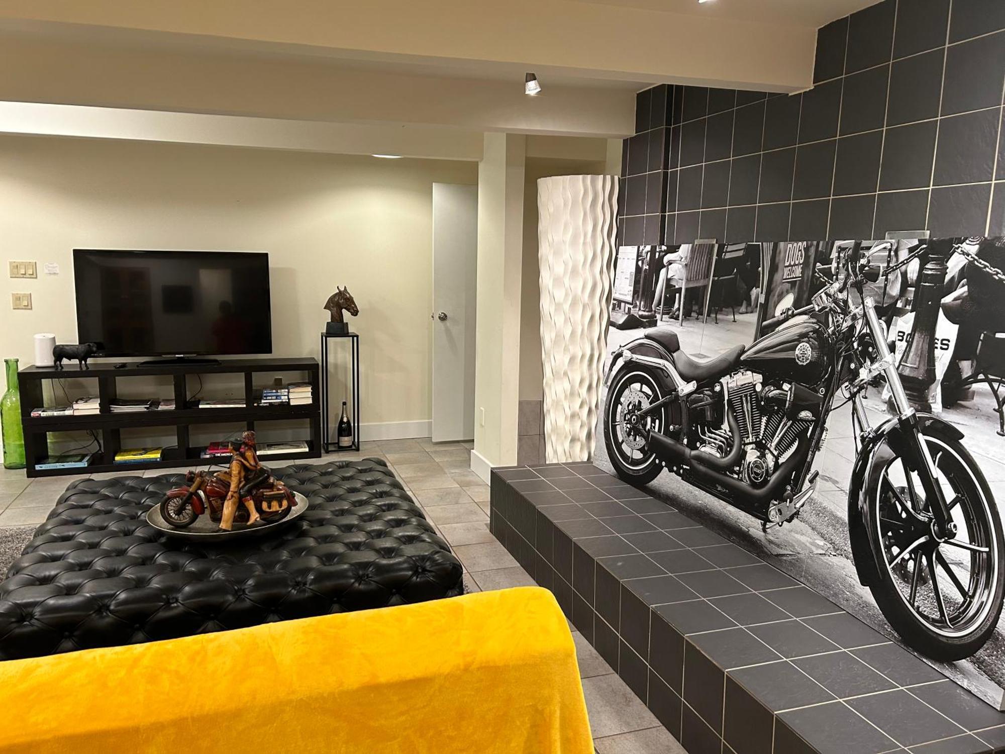 Grouse Cheerful Large Private Bedroom, Bath, Shared Deck, Pool, Hot Tub North Vancouver Dış mekan fotoğraf