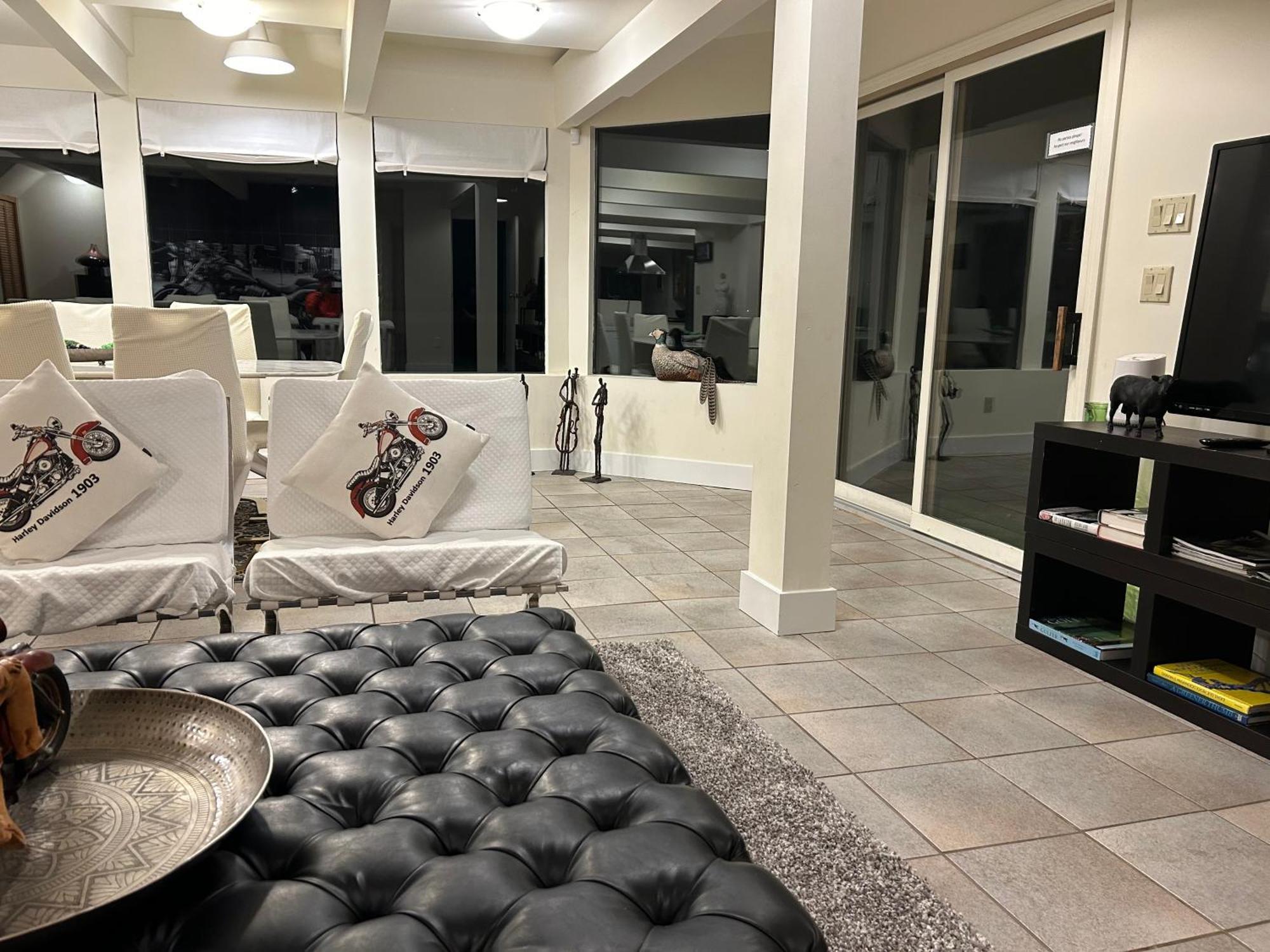 Grouse Cheerful Large Private Bedroom, Bath, Shared Deck, Pool, Hot Tub North Vancouver Dış mekan fotoğraf