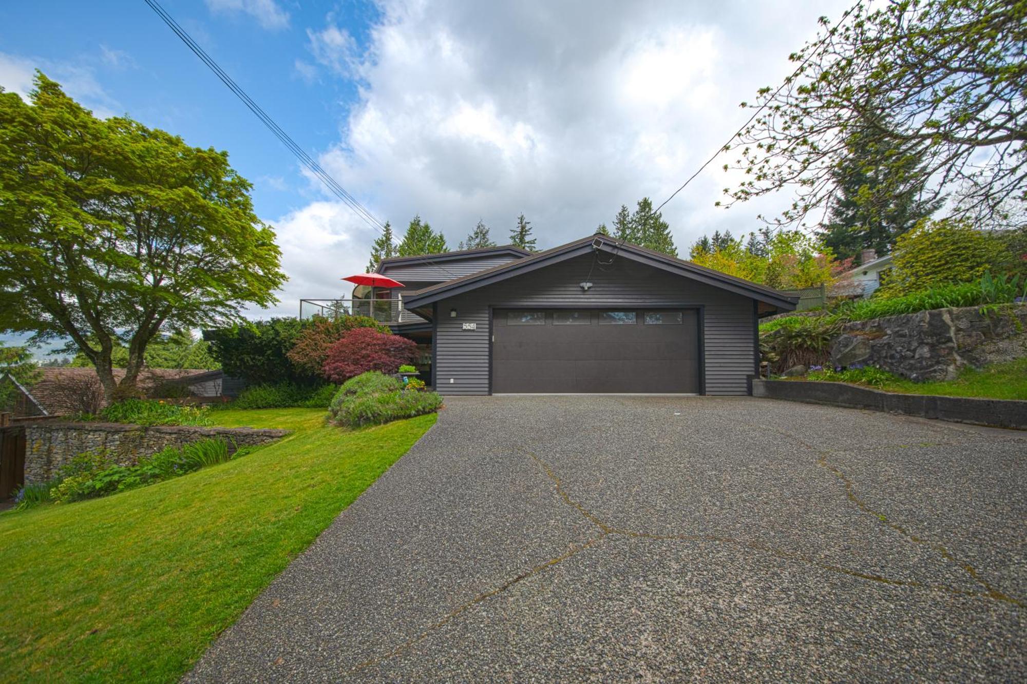 Grouse Cheerful Large Private Bedroom, Bath, Shared Deck, Pool, Hot Tub North Vancouver Dış mekan fotoğraf