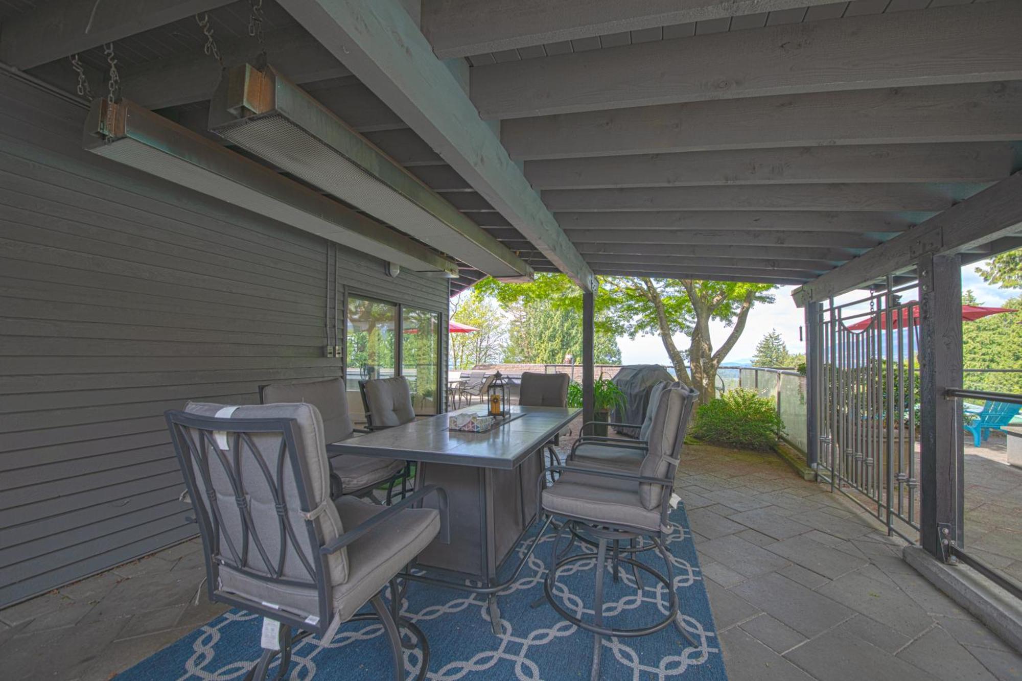 Grouse Cheerful Large Private Bedroom, Bath, Shared Deck, Pool, Hot Tub North Vancouver Dış mekan fotoğraf