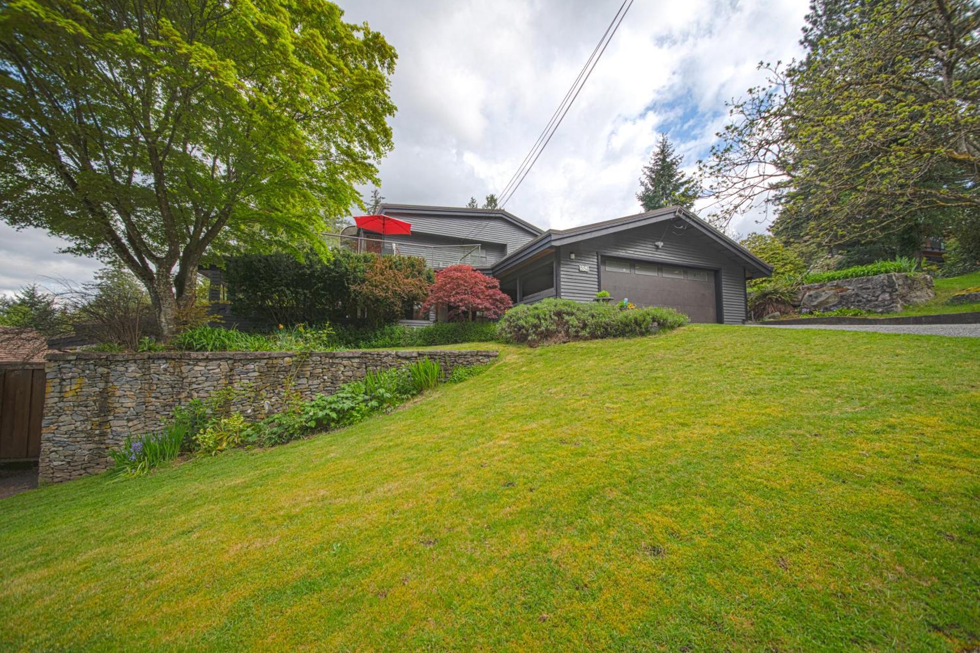 Grouse Cheerful Large Private Bedroom, Bath, Shared Deck, Pool, Hot Tub North Vancouver Dış mekan fotoğraf