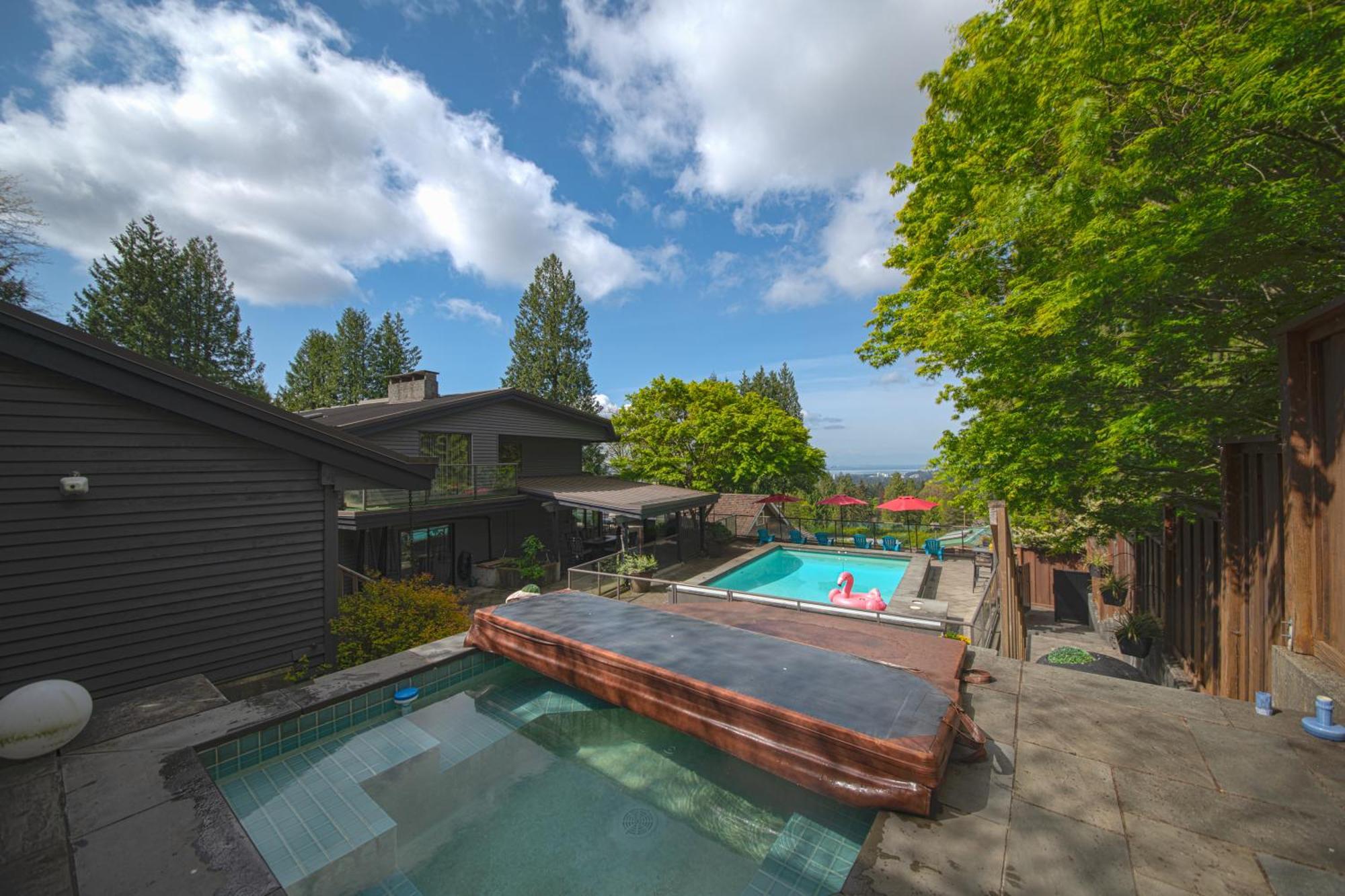 Grouse Cheerful Large Private Bedroom, Bath, Shared Deck, Pool, Hot Tub North Vancouver Dış mekan fotoğraf