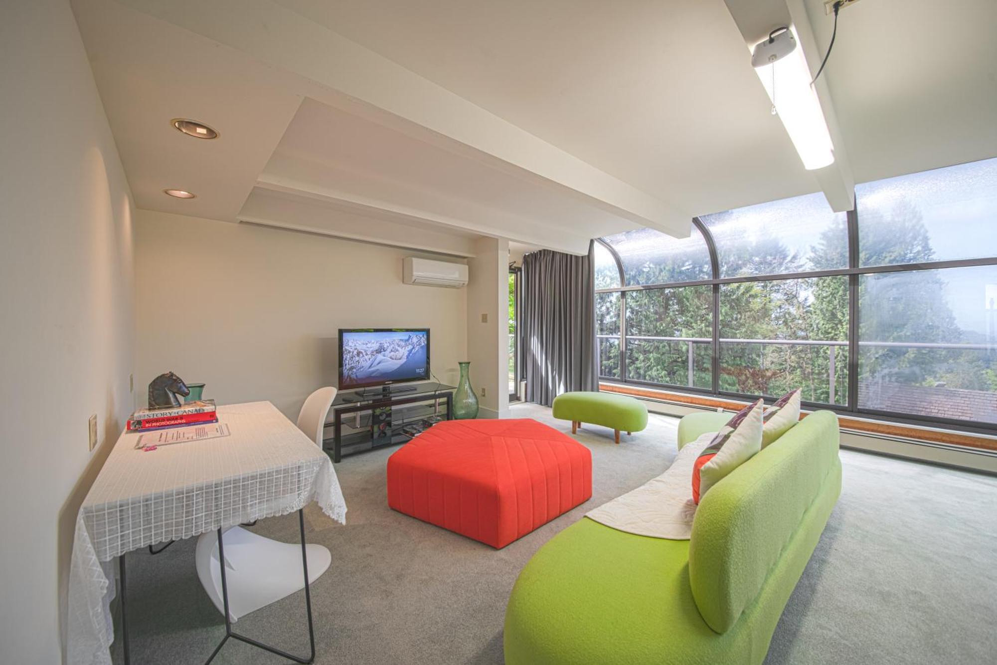 Grouse Cheerful Large Private Bedroom, Bath, Shared Deck, Pool, Hot Tub North Vancouver Dış mekan fotoğraf