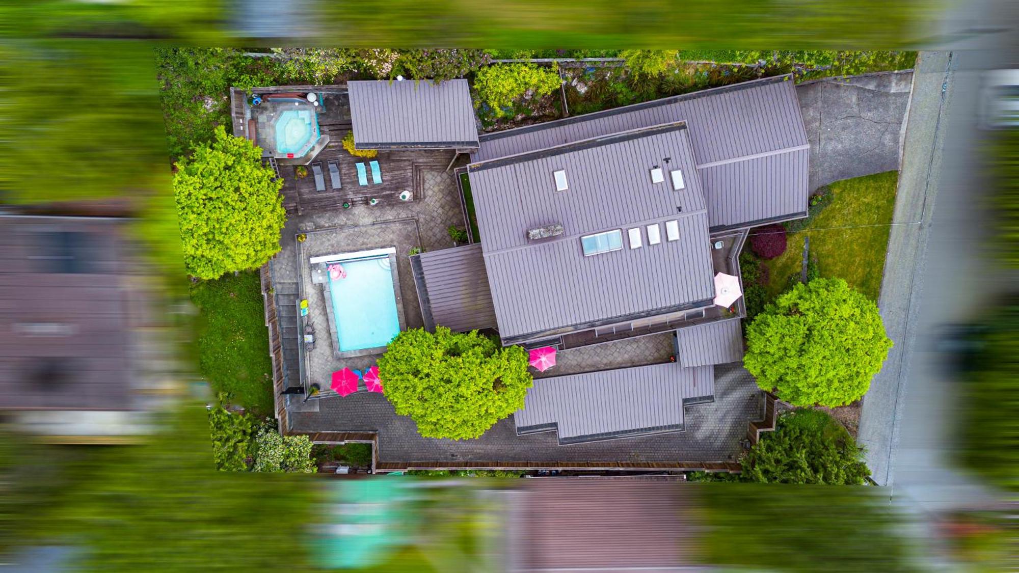 Grouse Cheerful Large Private Bedroom, Bath, Shared Deck, Pool, Hot Tub North Vancouver Dış mekan fotoğraf